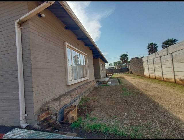 3 BEDROOM HOUSE FOR SALE IN VANDERBIJLPARK CE 2